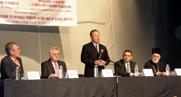 Демократија покренула мигранте